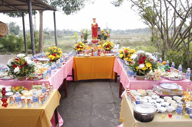 The rite of year end dharma thanking at Giai Lam pagoda