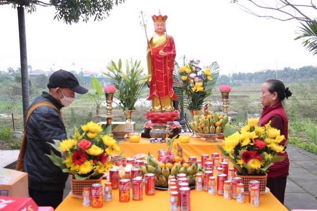 The rite of year end dharma thanking at Giai Lam pagoda