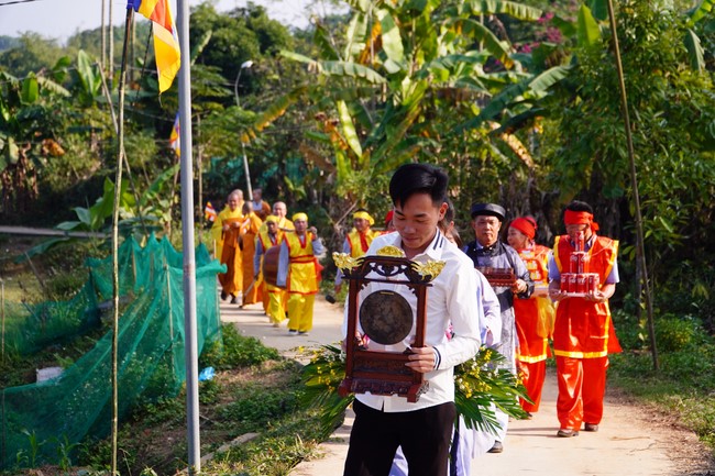 Ceremony of seating Buddha Statue of Dai Co Viet Pagoda, Yen Bai