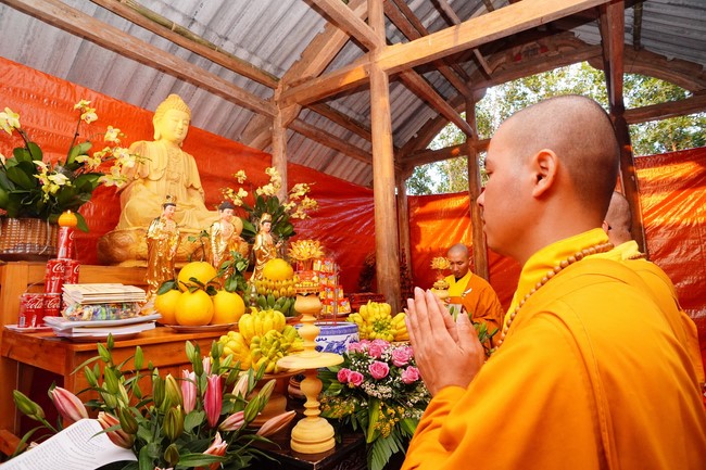Ceremony of seating Buddha Statue of Dai Co Viet Pagoda, Yen Bai