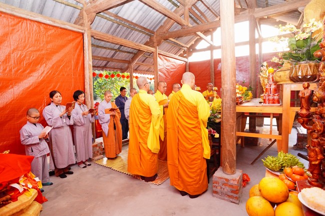 Ceremony of seating Buddha Statue of Dai Co Viet Pagoda, Yen Bai