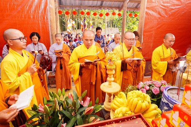 Ceremony of seating Buddha Statue of Dai Co Viet Pagoda, Yen Bai