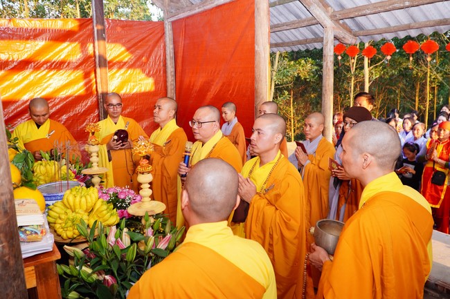 Ceremony of seating Buddha Statue of Dai Co Viet Pagoda, Yen Bai