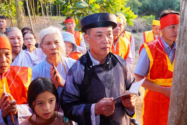 Ceremony of seating Buddha Statue of Dai Co Viet Pagoda, Yen Bai