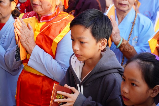 Ceremony of seating Buddha Statue of Dai Co Viet Pagoda, Yen Bai