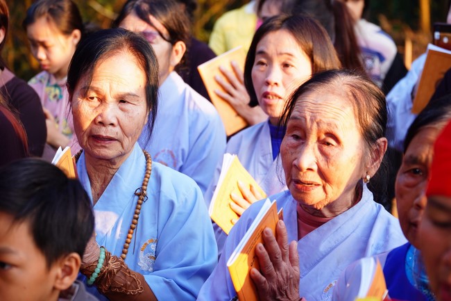 Ceremony of seating Buddha Statue of Dai Co Viet Pagoda, Yen Bai