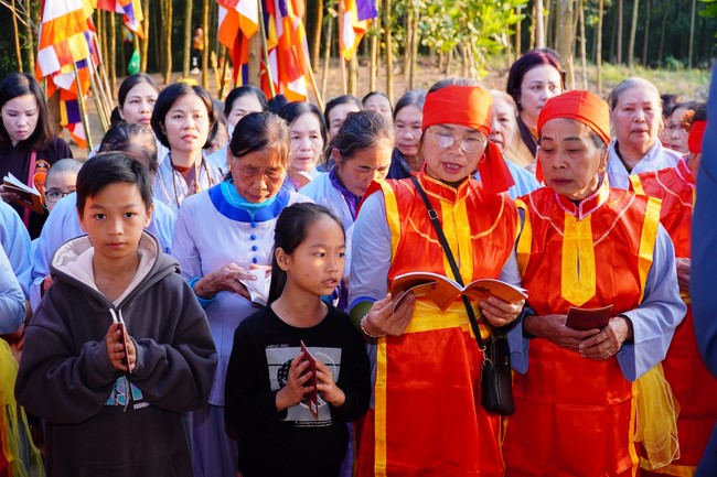 Ceremony of seating Buddha Statue of Dai Co Viet Pagoda, Yen Bai