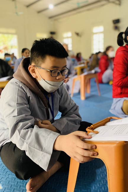 Year End Retreat, a past year closing rite, giving Tet gifts at Dong Cao pagoda