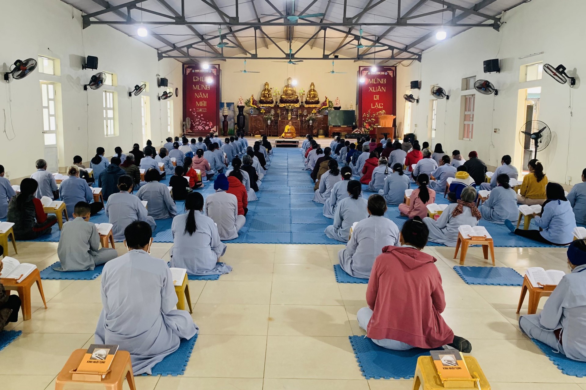 Year End Retreat, a past year closing rite, giving Tet gifts at Dong Cao pagoda