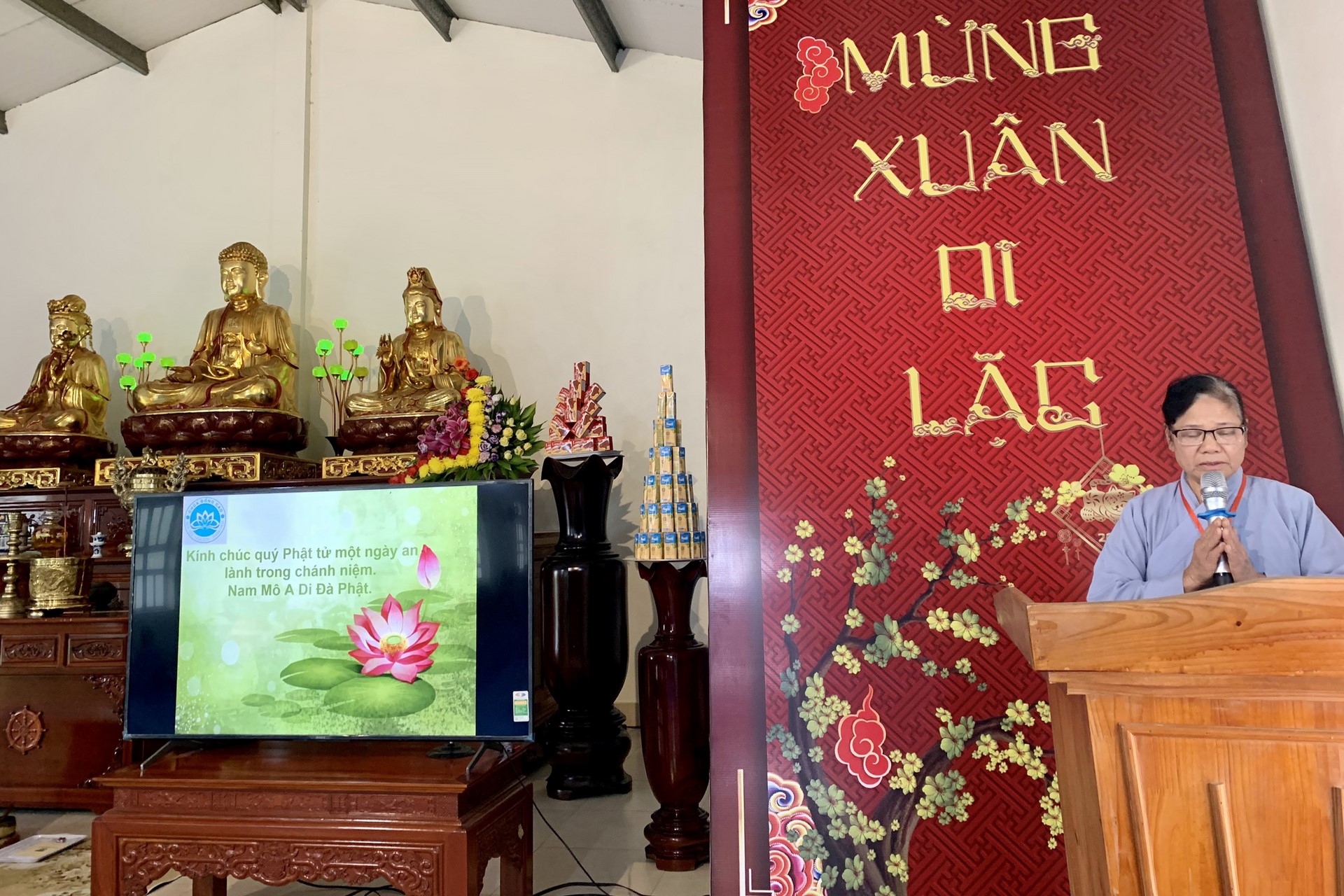 Year End Retreat, a past year closing rite, giving Tet gifts at Dong Cao pagoda