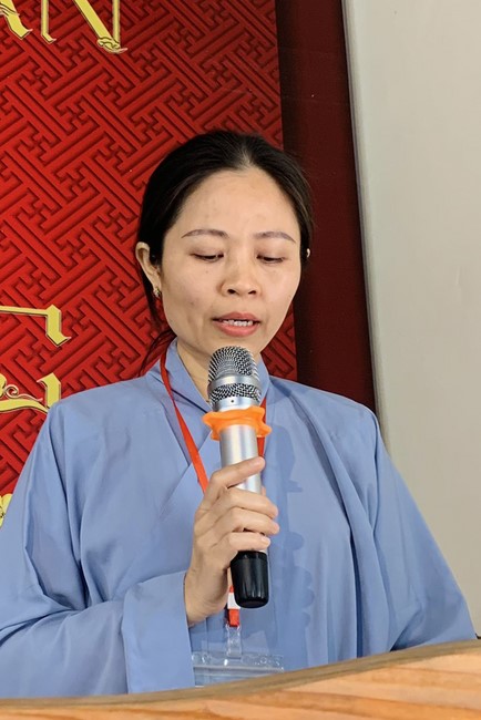 Year End Retreat, a past year closing rite, giving Tet gifts at Dong Cao pagoda