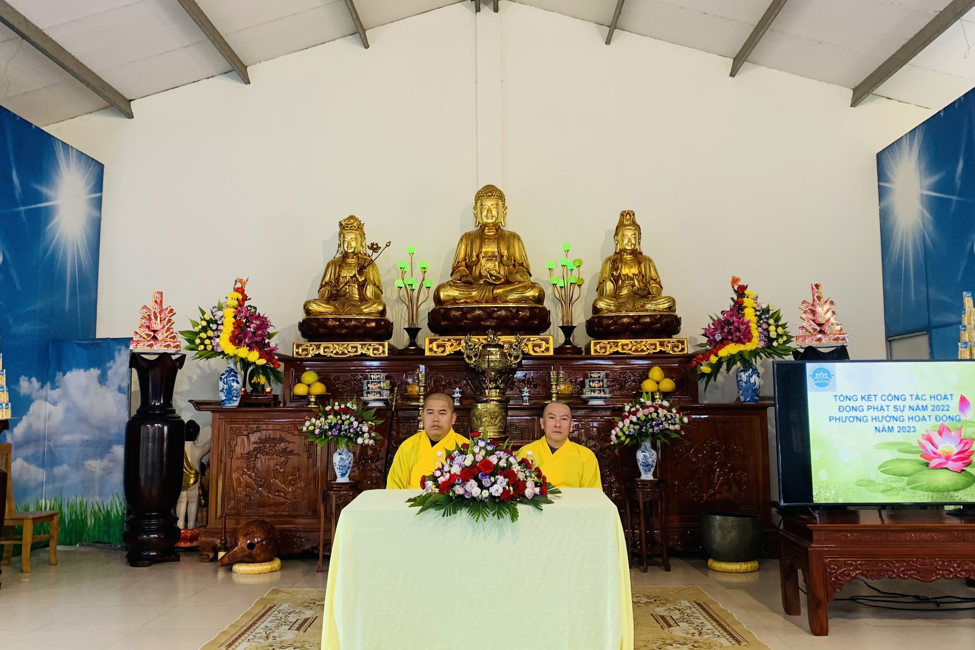 Year End Retreat, a past year closing rite, giving Tet gifts at Dong Cao pagoda