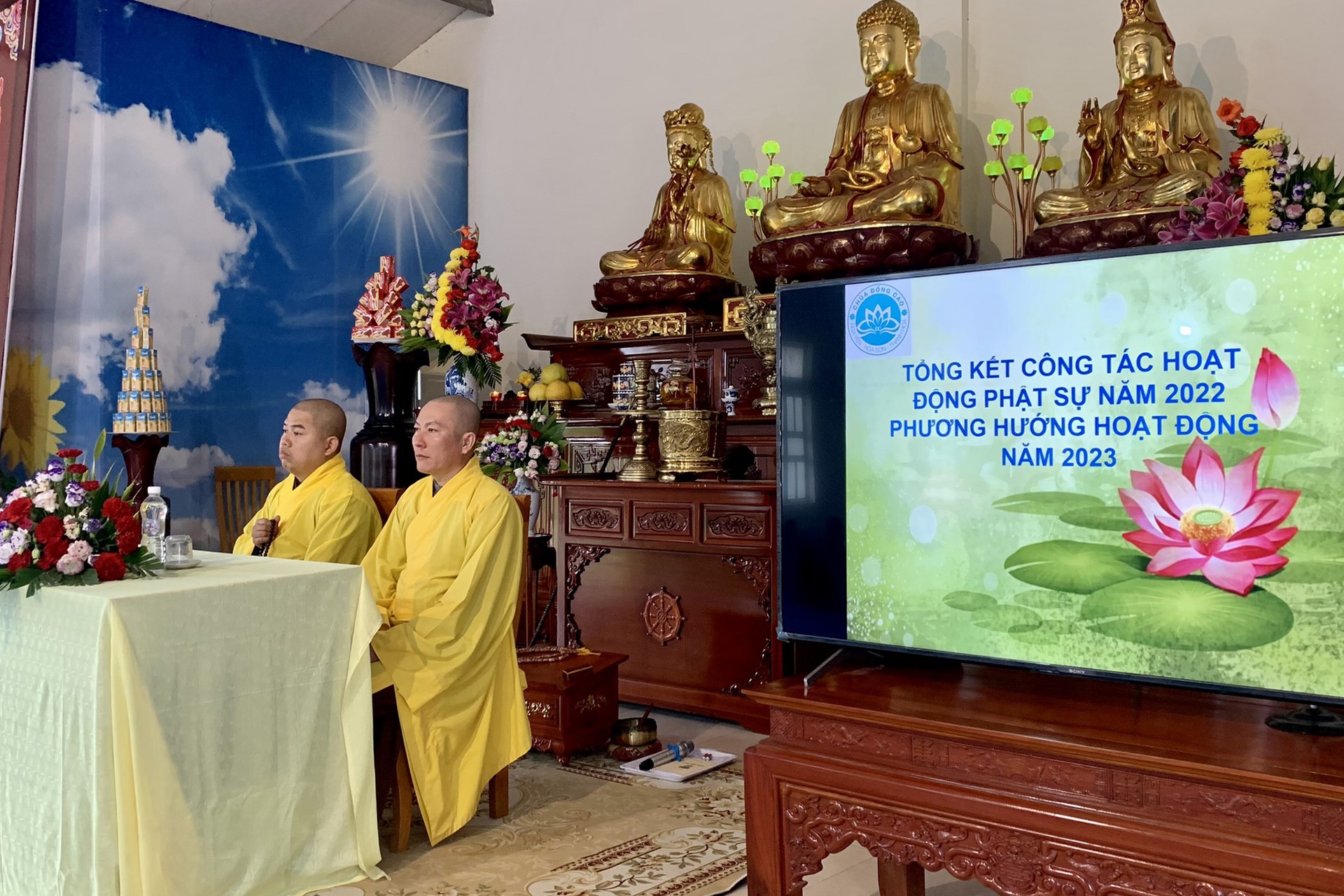 Year End Retreat, a past year closing rite, giving Tet gifts at Dong Cao pagoda