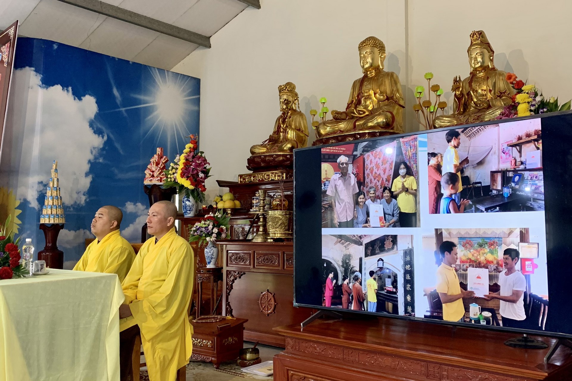 Year End Retreat, a past year closing rite, giving Tet gifts at Dong Cao pagoda