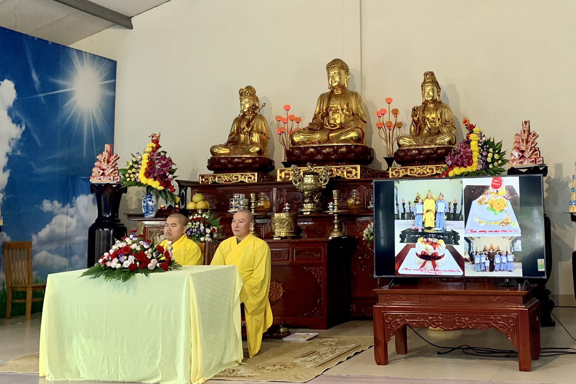 Year End Retreat, a past year closing rite, giving Tet gifts at Dong Cao pagoda