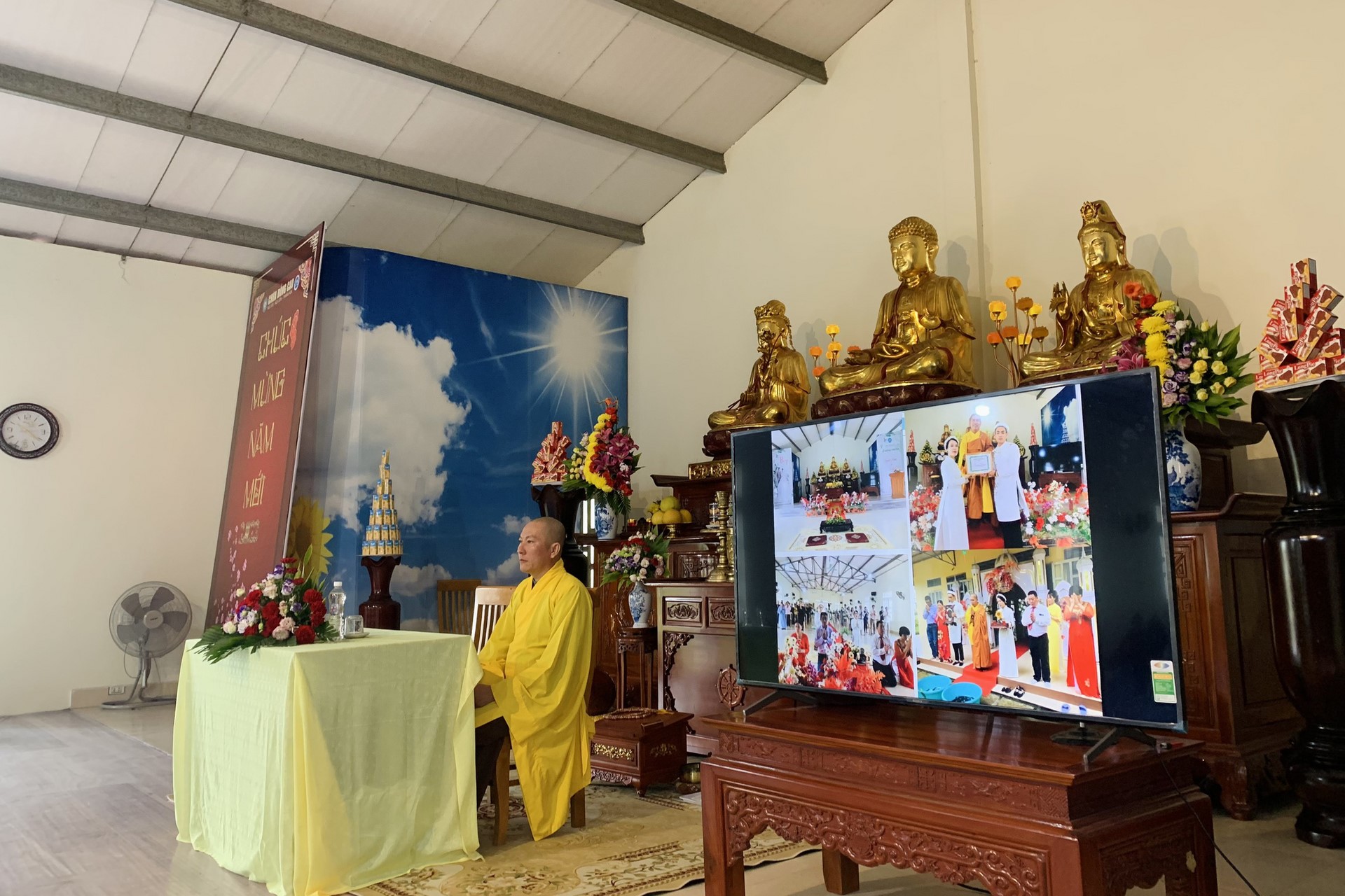 Year End Retreat, a past year closing rite, giving Tet gifts at Dong Cao pagoda