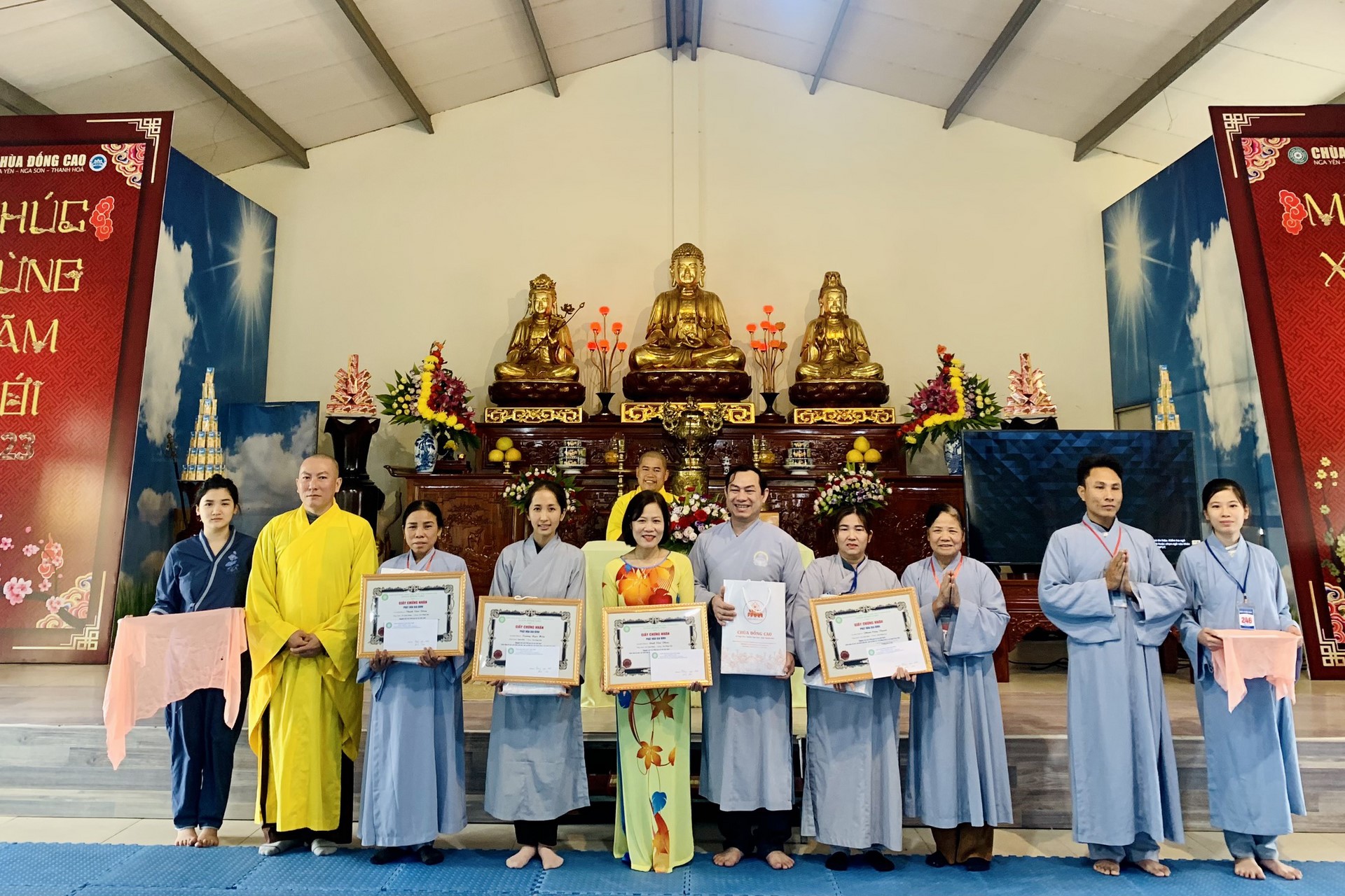 Year End Retreat, a past year closing rite, giving Tet gifts at Dong Cao pagoda