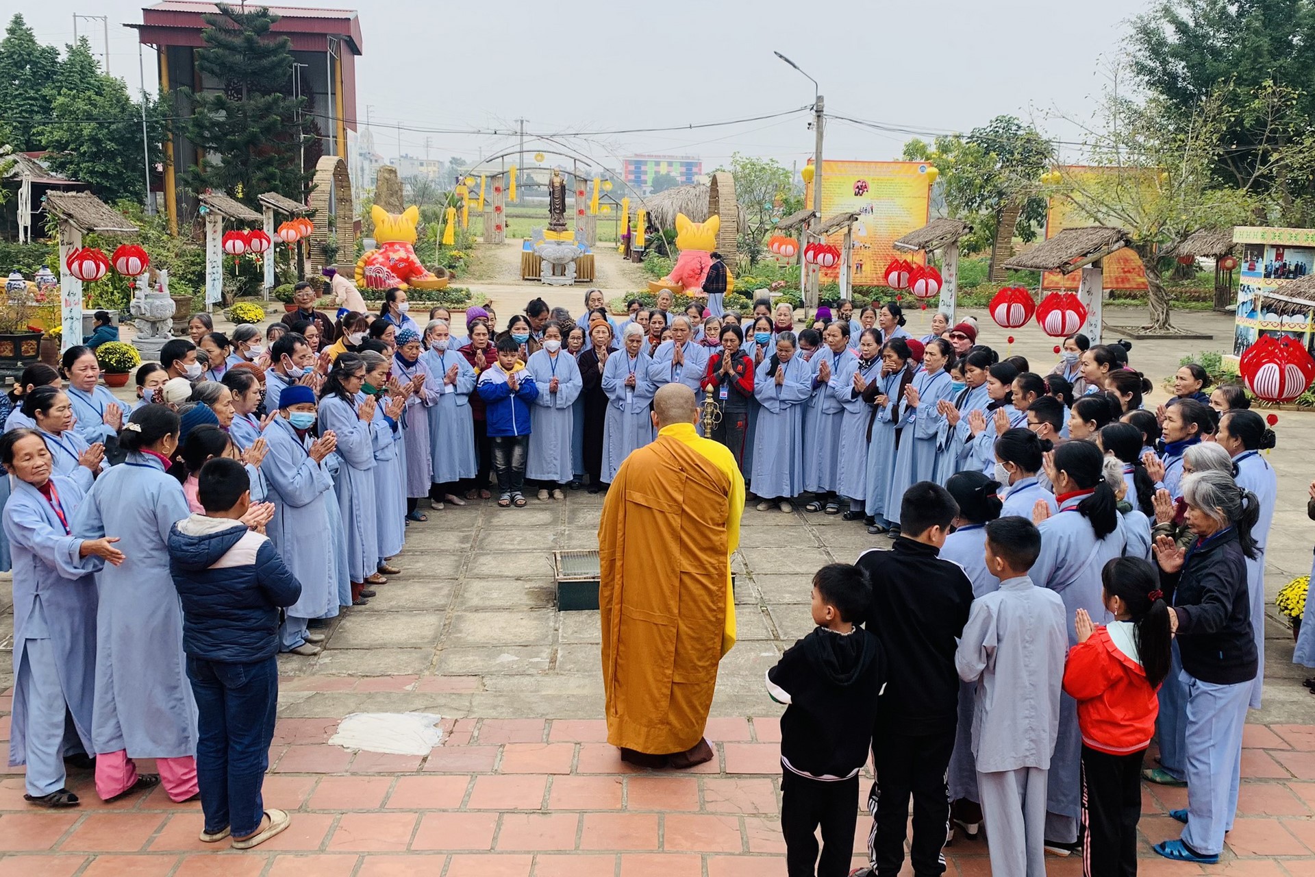 Year End Retreat, a past year closing rite, giving Tet gifts at Dong Cao pagoda