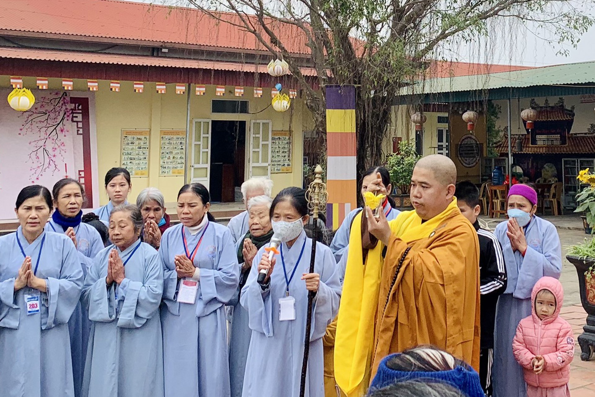 Year End Retreat, a past year closing rite, giving Tet gifts at Dong Cao pagoda