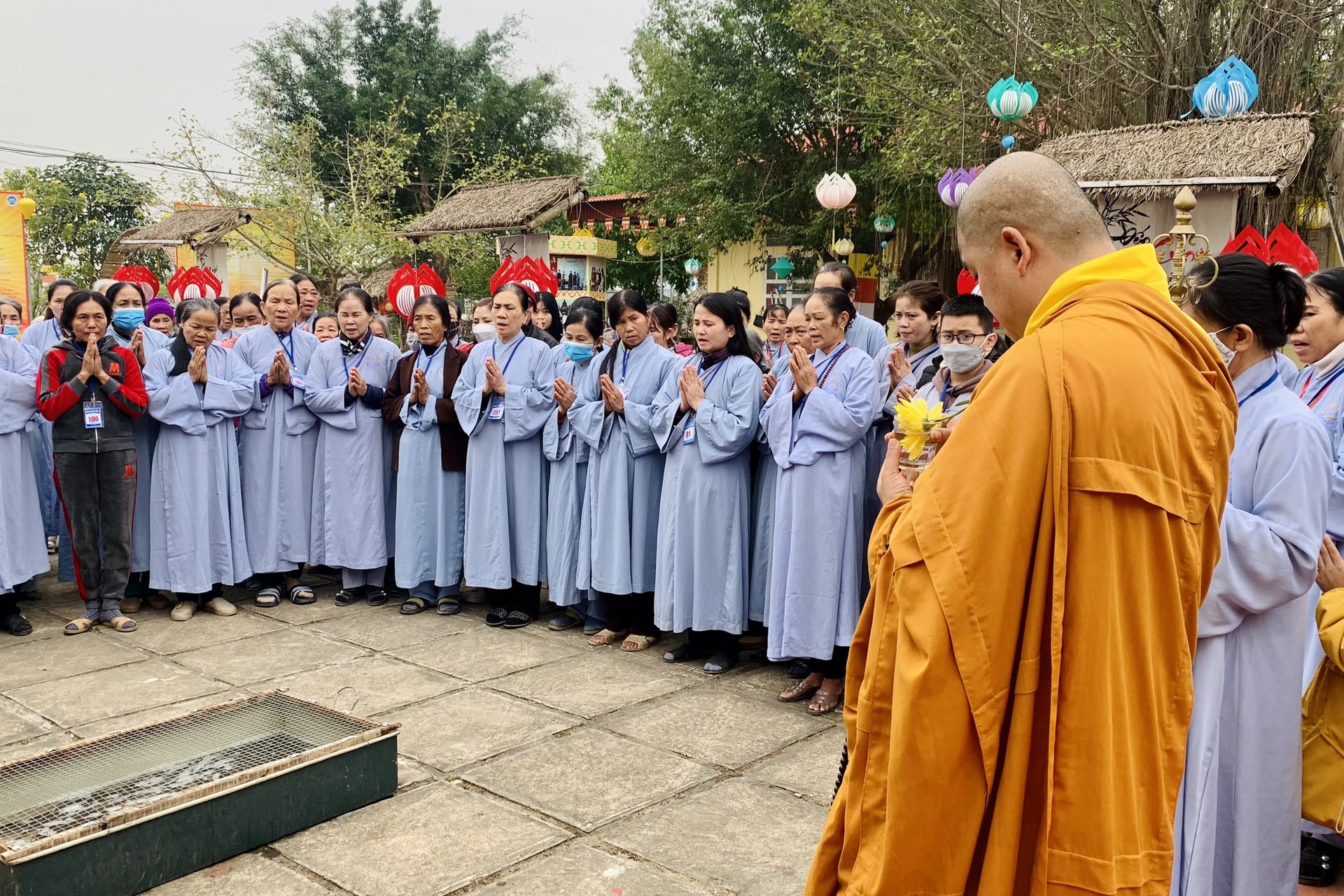 Year End Retreat, a past year closing rite, giving Tet gifts at Dong Cao pagoda