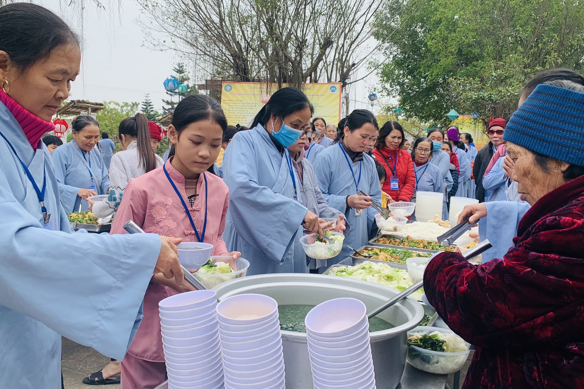 Year End Retreat, a past year closing rite, giving Tet gifts at Dong Cao pagoda
