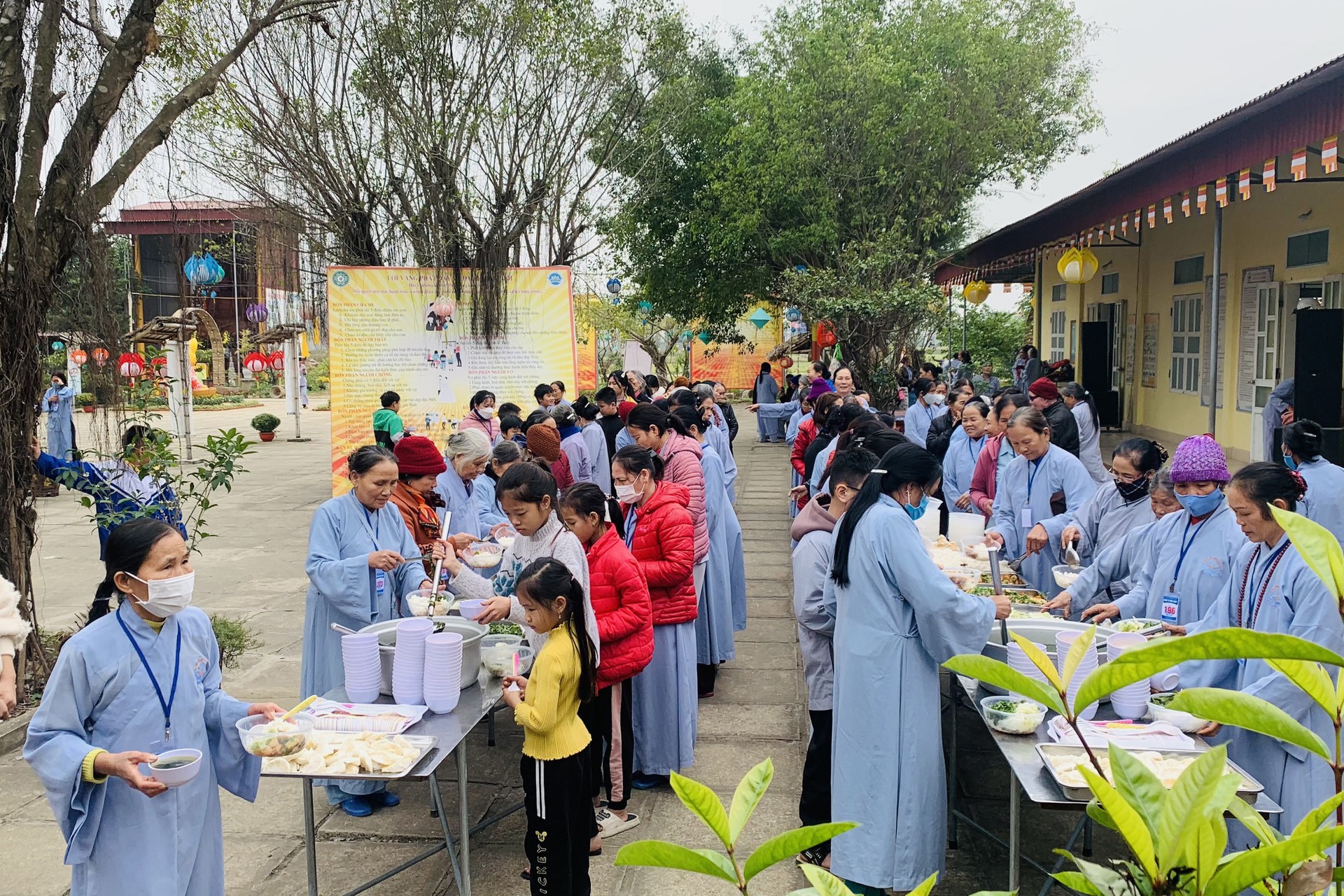 Year End Retreat, a past year closing rite, giving Tet gifts at Dong Cao pagoda