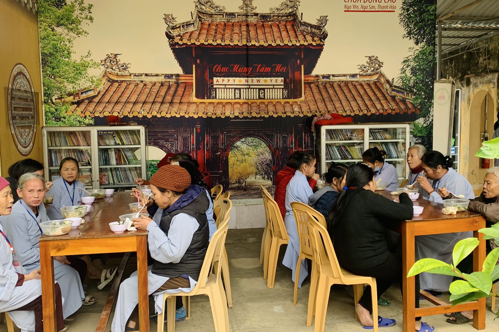 Year End Retreat, a past year closing rite, giving Tet gifts at Dong Cao pagoda