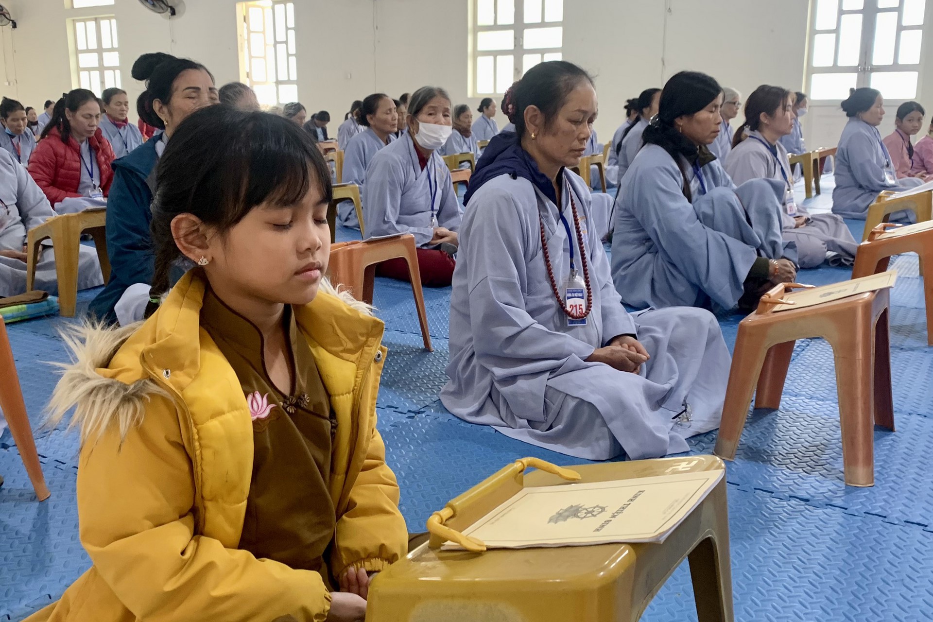 Year End Retreat, a past year closing rite, giving Tet gifts at Dong Cao pagoda