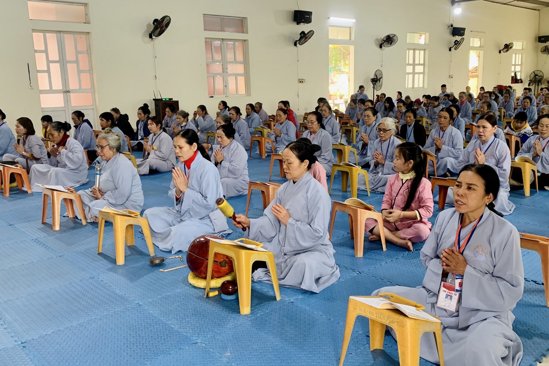 Year End Retreat, a past year closing rite, giving Tet gifts at Dong Cao pagoda