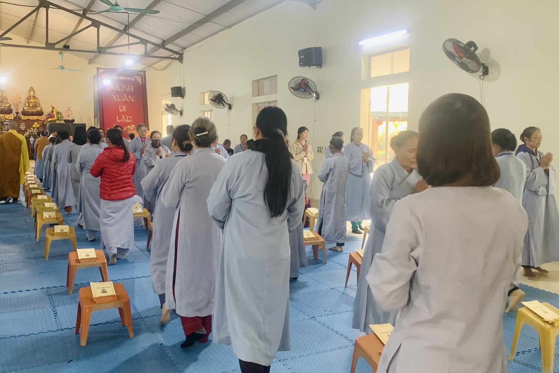 Year End Retreat, a past year closing rite, giving Tet gifts at Dong Cao pagoda