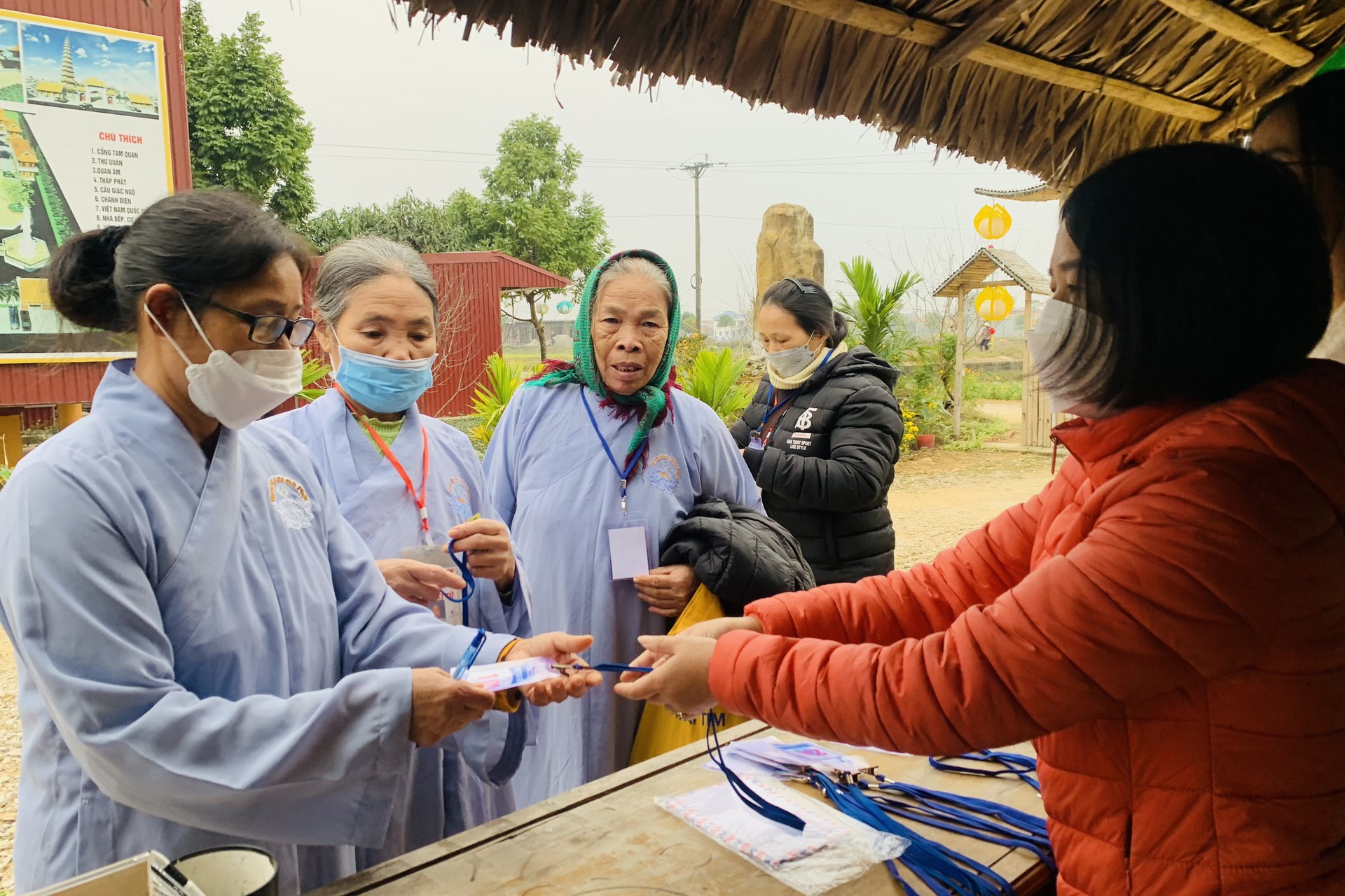 Year End Retreat, a past year closing rite, giving Tet gifts at Dong Cao pagoda
