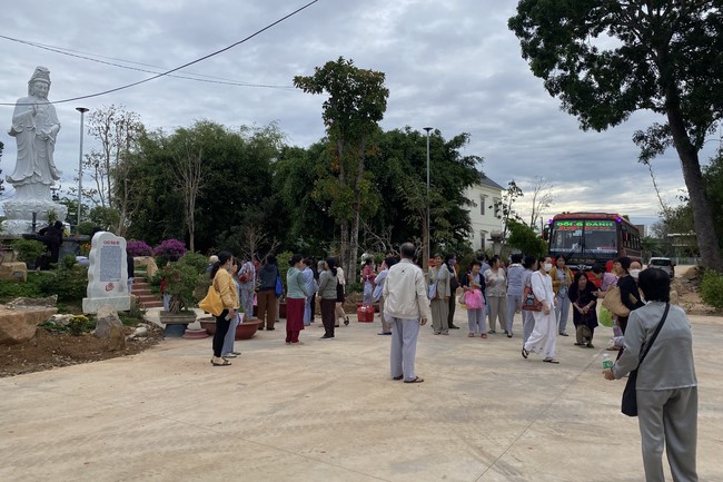 One-Day Peaceful Retreat at Suoi Phap Pagoda