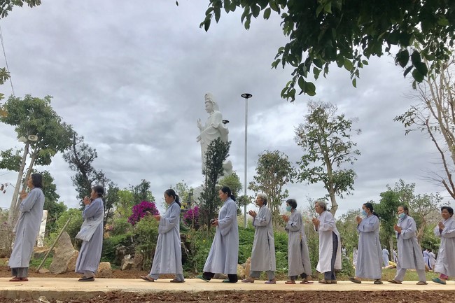 One-Day Peaceful Retreat at Suoi Phap Pagoda