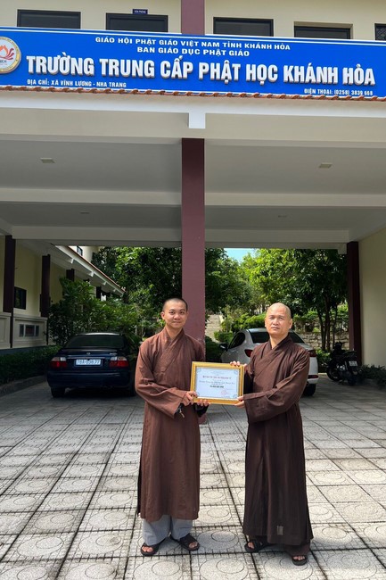 Quỹ đào tạo Tăng tài Ngộ Chân Tử cúng dường tịnh tài tại các trường TCPT Bình Định, Khánh Hòa, Phú Yên