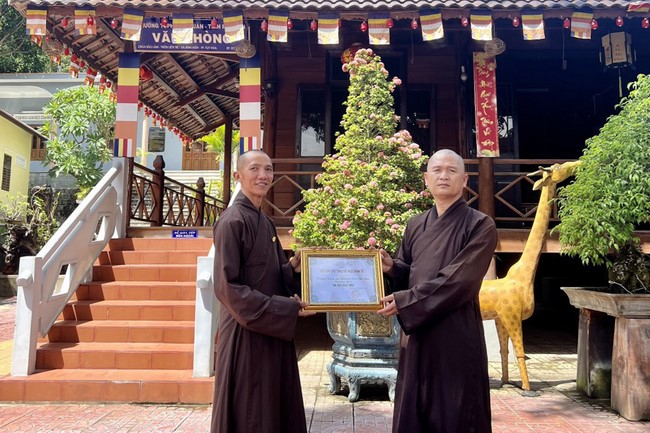 Quỹ đào tạo Tăng tài Ngộ Chân Tử cúng dường tịnh tài tại các trường TCPT Bình Định, Khánh Hòa, Phú Yên