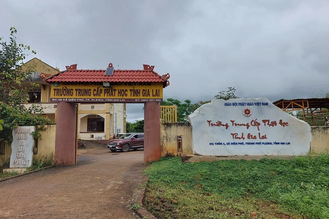 Donating to Gia Lai – Ninh Thuận – Bình Thuận Buddhist Intermediate School from Ngo Chan Tu Education Talent Monk Fund