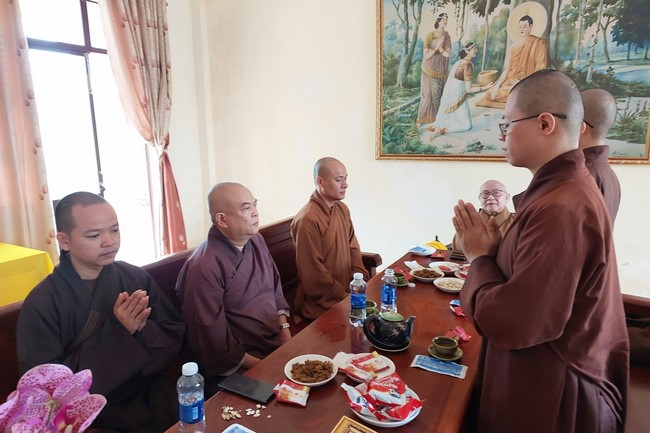 Donating to Gia Lai – Ninh Thuận – Bình Thuận Buddhist Intermediate School from Ngo Chan Tu Education Talent Monk Fund