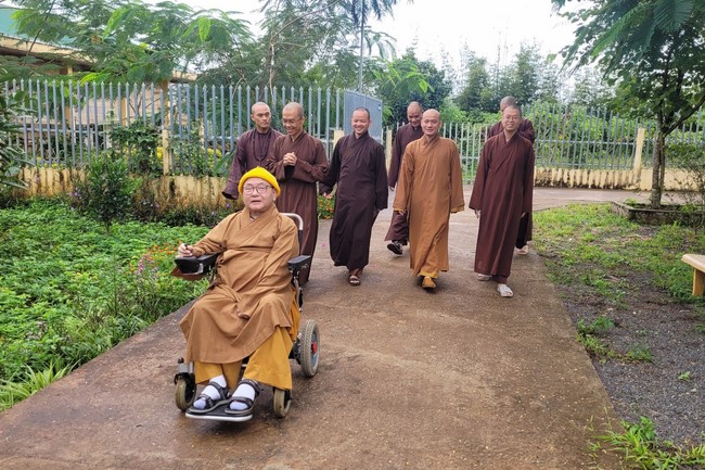 Donating to Gia Lai – Ninh Thuận – Bình Thuận Buddhist Intermediate School from Ngo Chan Tu Education Talent Monk Fund