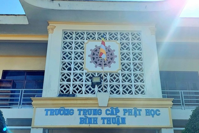 Donating to Gia Lai – Ninh Thuận – Bình Thuận Buddhist Intermediate School from Ngo Chan Tu Education Talent Monk Fund