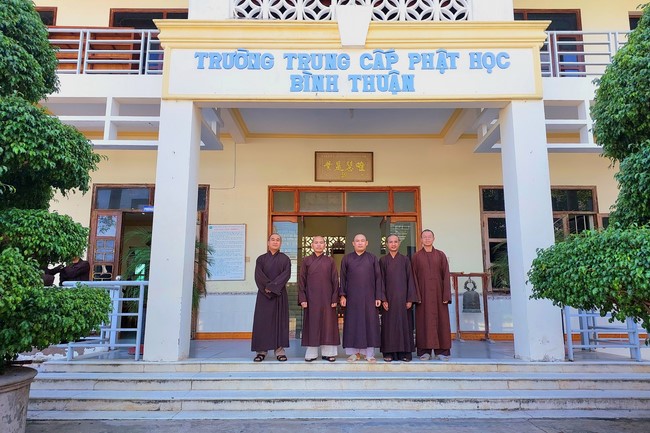 Donating to Gia Lai – Ninh Thuận – Bình Thuận Buddhist Intermediate School from Ngo Chan Tu Education Talent Monk Fund