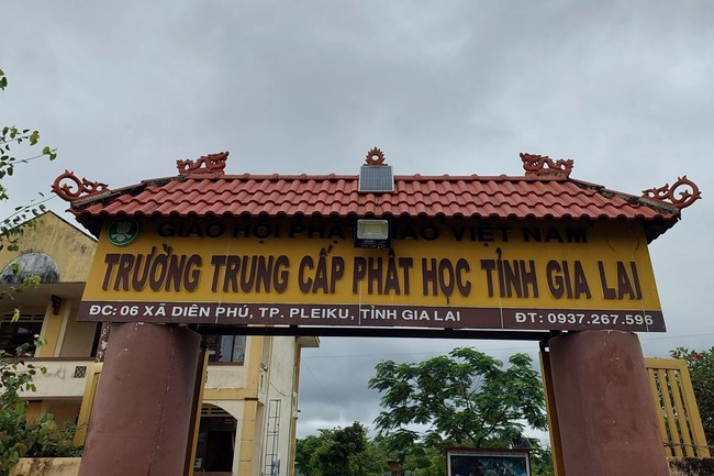 Donating to Gia Lai – Ninh Thuận – Bình Thuận Buddhist Intermediate School from Ngo Chan Tu Education Talent Monk Fund
