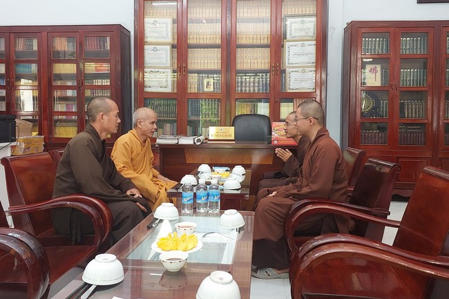 Donating to Gia Lai – Ninh Thuận – Bình Thuận Buddhist Intermediate School from Ngo Chan Tu Education Talent Monk Fund
