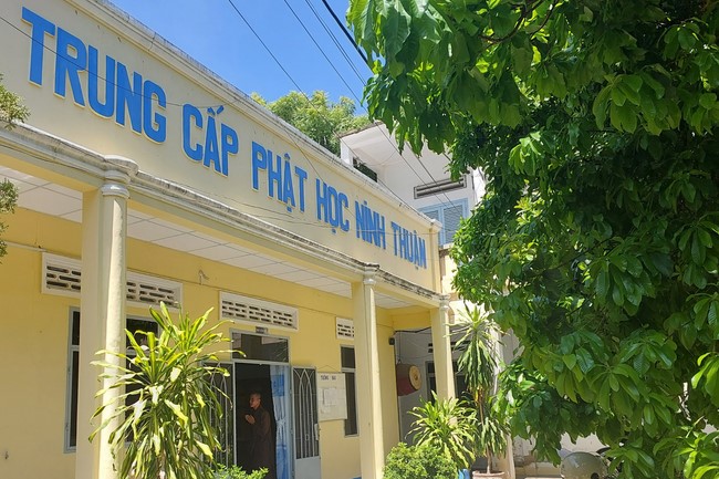 Donating to Gia Lai – Ninh Thuận – Bình Thuận Buddhist Intermediate School from Ngo Chan Tu Education Talent Monk Fund