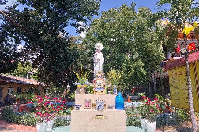 Donating to Gia Lai – Ninh Thuận – Bình Thuận Buddhist Intermediate School from Ngo Chan Tu Education Talent Monk Fund