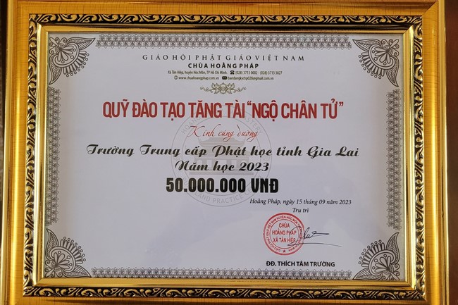 Donating to Gia Lai – Ninh Thuận – Bình Thuận Buddhist Intermediate School from Ngo Chan Tu Education Talent Monk Fund