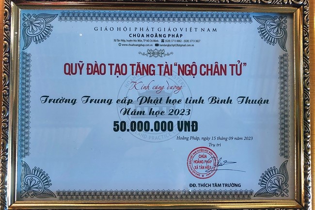 Donating to Gia Lai – Ninh Thuận – Bình Thuận Buddhist Intermediate School from Ngo Chan Tu Education Talent Monk Fund