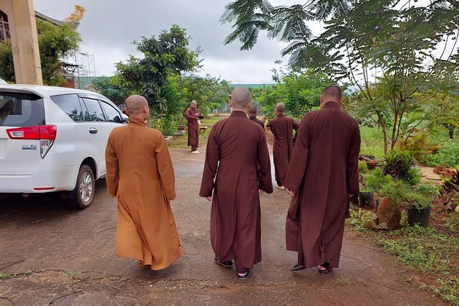 Donating to Gia Lai – Ninh Thuận – Bình Thuận Buddhist Intermediate School from Ngo Chan Tu Education Talent Monk Fund