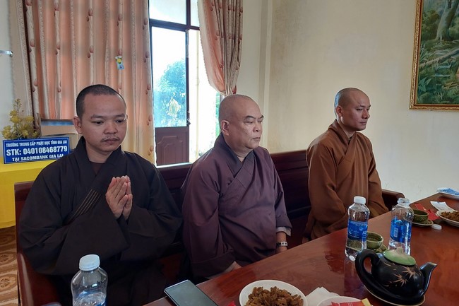 Donating to Gia Lai – Ninh Thuận – Bình Thuận Buddhist Intermediate School from Ngo Chan Tu Education Talent Monk Fund