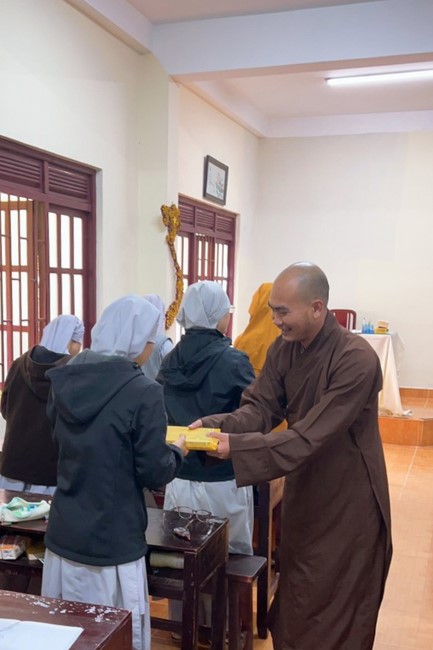 Donating to Lam Dong province’s Buddhist Intermediate School from NCT Education Talent Monk Fund