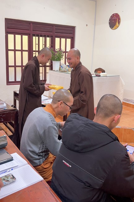 Donating to Lam Dong province’s Buddhist Intermediate School from NCT Education Talent Monk Fund